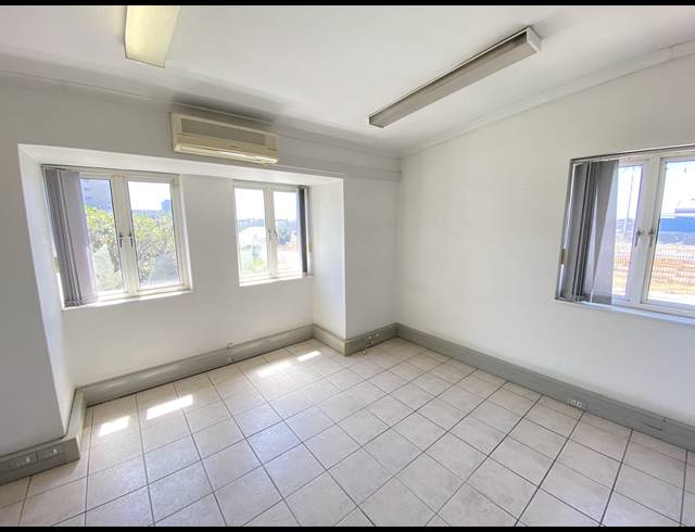 109M² OFFICE TO LET IN FORESHORE